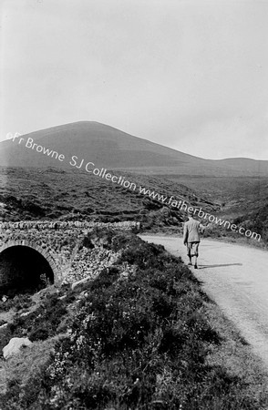 ON TEH ROAD BELOW KNOCKMEAL DOWN